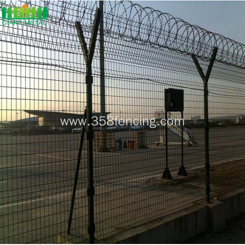 easily assembled airport security fence for protection